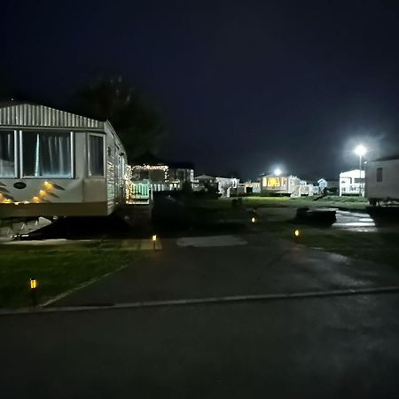 Tattershall Lakes Hot Tub Lodge Breaks Exterior foto