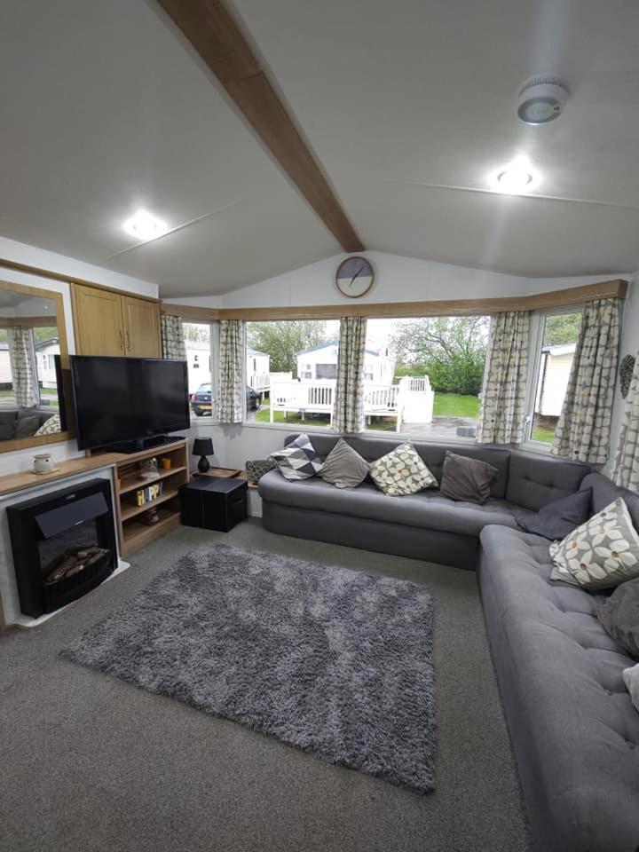 Tattershall Lakes Hot Tub Lodge Breaks Exterior foto